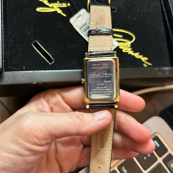 MARILY MONROE #1 LIMITED EDITION FOSSIL WATCH - Picture 2 of 3